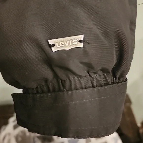 Levis Puffer coat with hood - Picture 2 of 14
